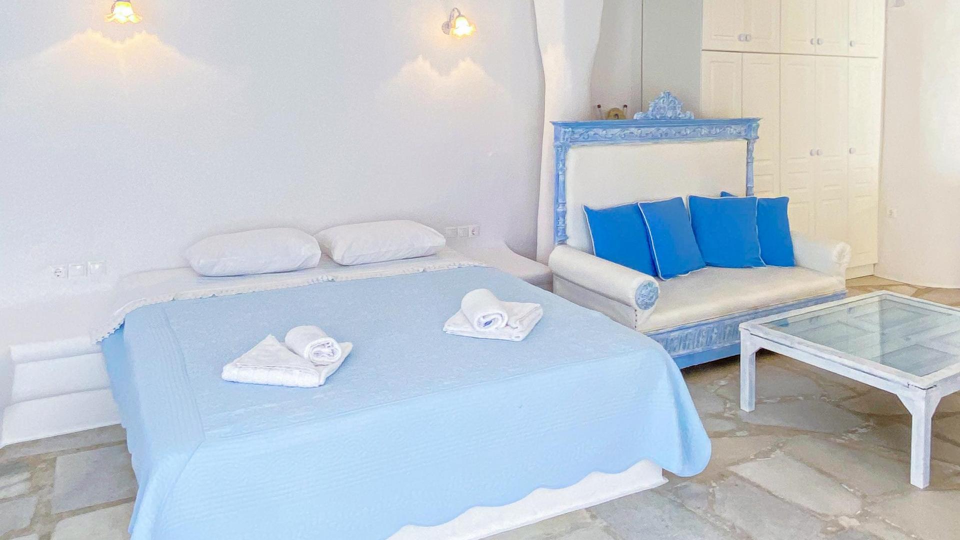 Blue Harmony Suites of Mykonos – Queen Suite for 4 guests