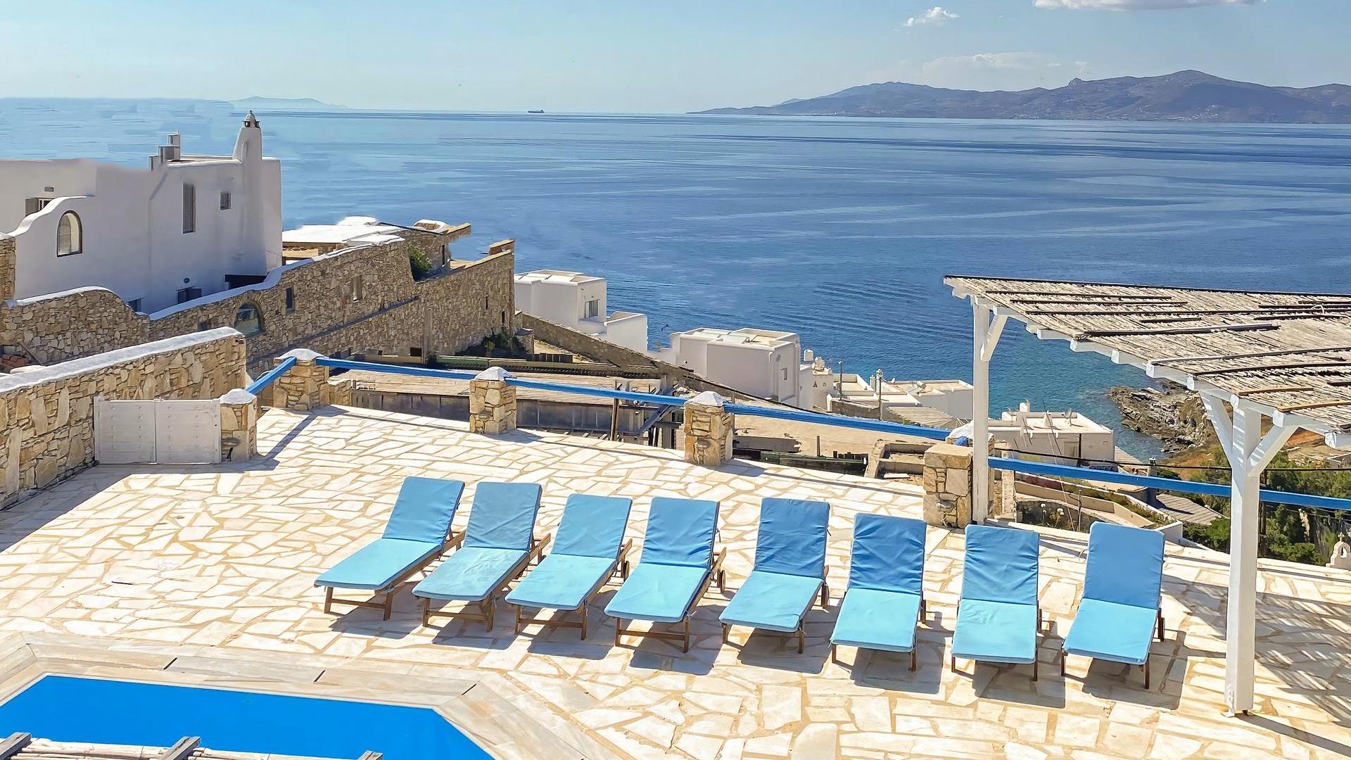 Blue Harmony Suites of Mykonos – Deluxe Suite for 2 guests